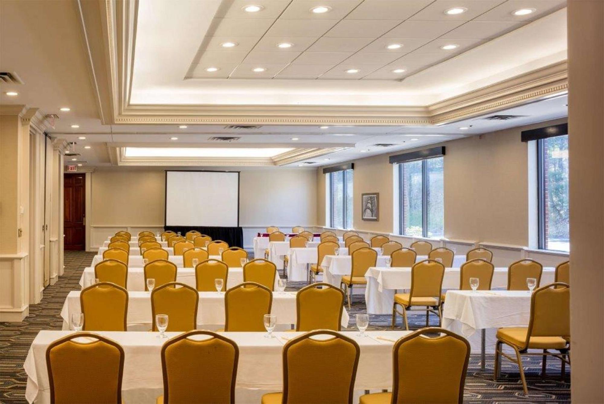 Doubletree By Hilton, Leominster Hotel Exterior foto